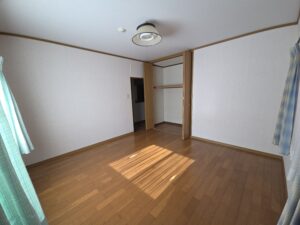 2F　洋室8帖