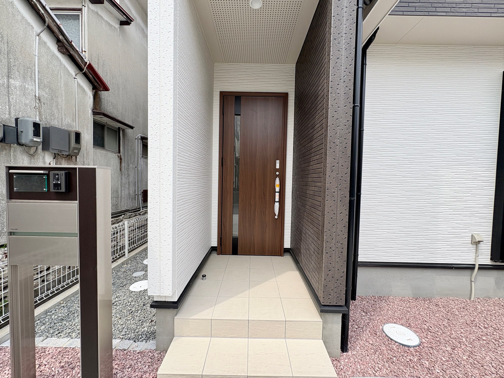①号棟　玄関ポーチ