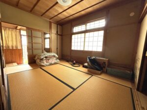 手前側　建物