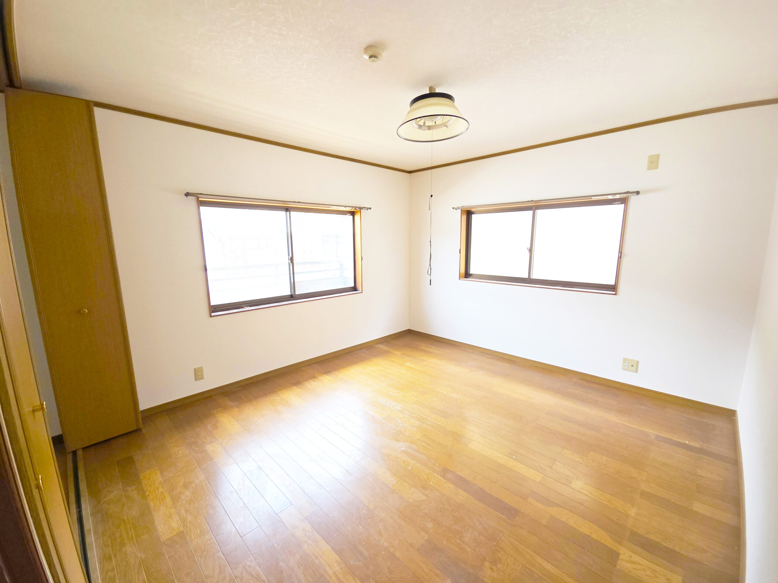 2F 洋室8帖（トイレ横）