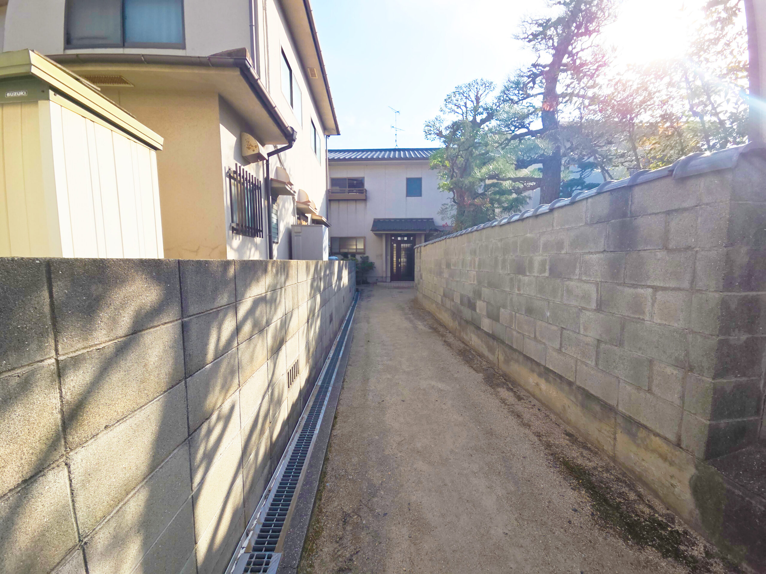 外　通路